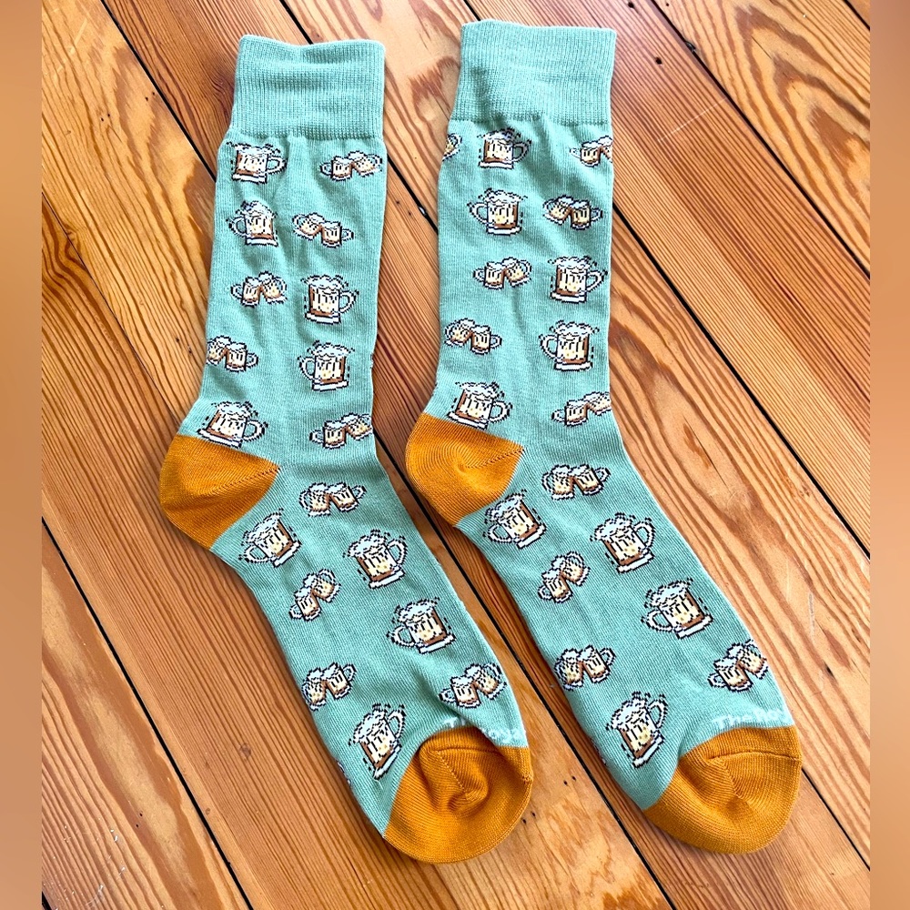 NWOT Men’s Beer Socks